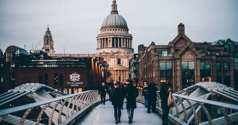 London Day Trip from Paris with Universal Tour Guide