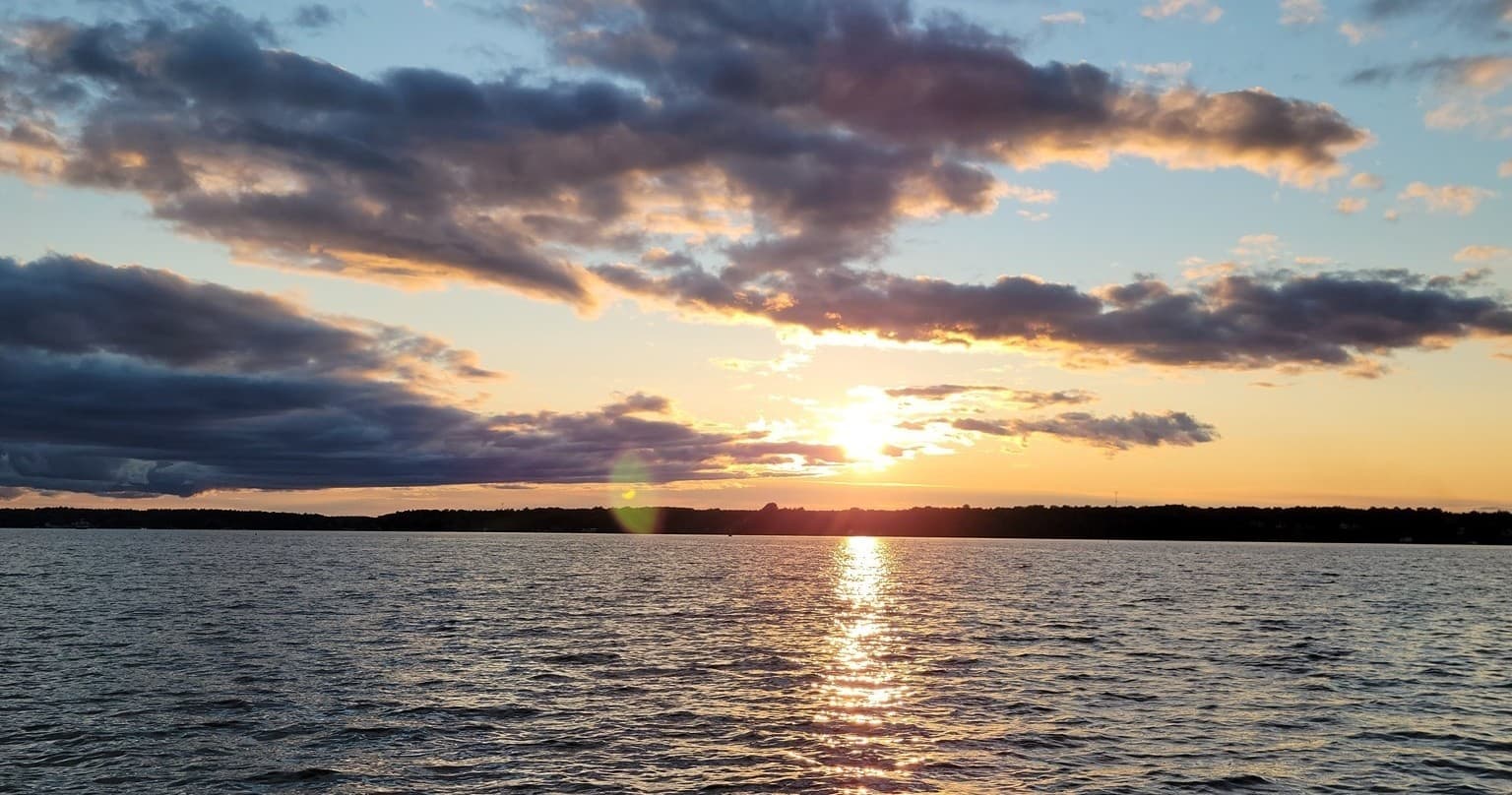 Water Activities at Oak Point Lodges: Pontoon Boat Rental Experience