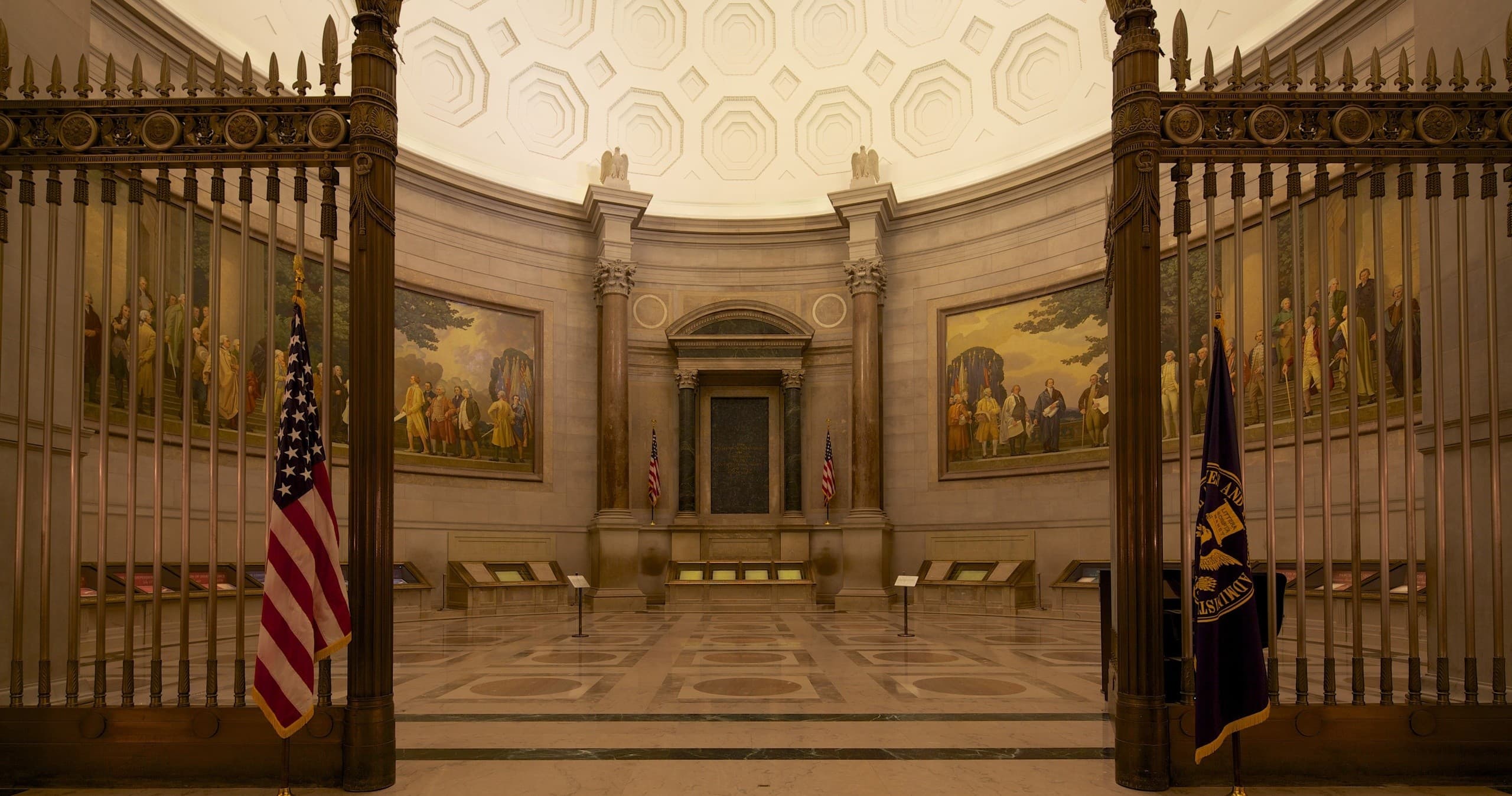 Explore American Heritage: Private National Archives and Museum of American History Tour in Washington, D.C.