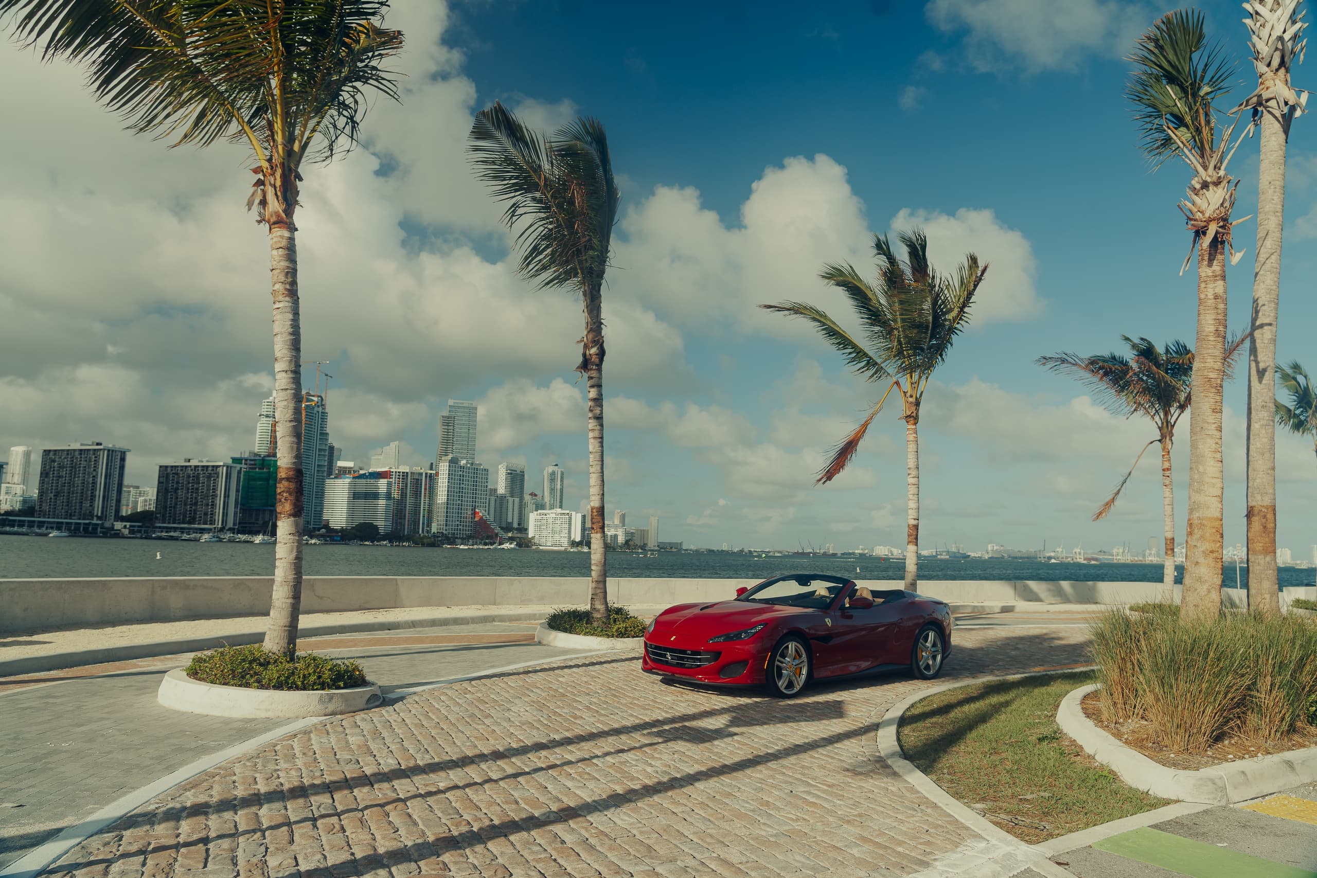 Top-Down Thrills: Drive the Ferrari Portofino Along Chicago’s Lakefront photo 4