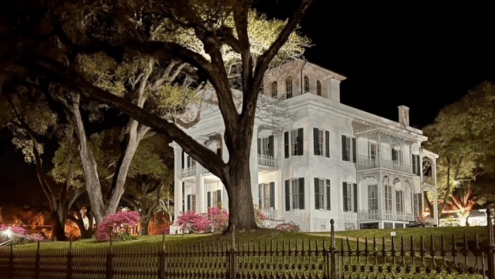 Porcelain and Pearls at Stanton Hall: Holly Holden’s Evening of Southern Elegance in Natchez photo 1