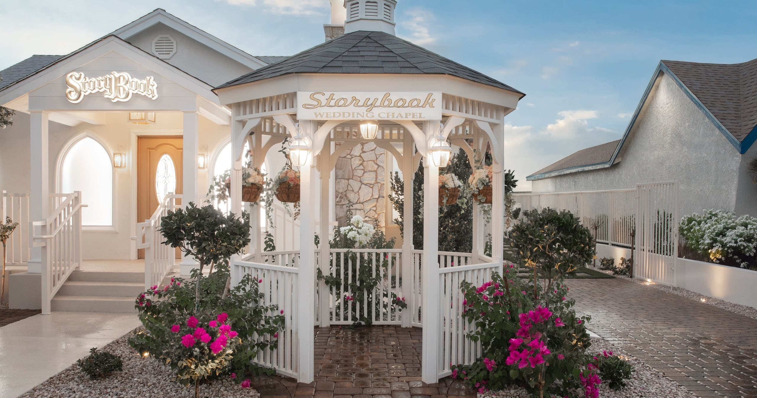 Outdoor Wedding at Storybook Wedding Chapel in Las Vegas