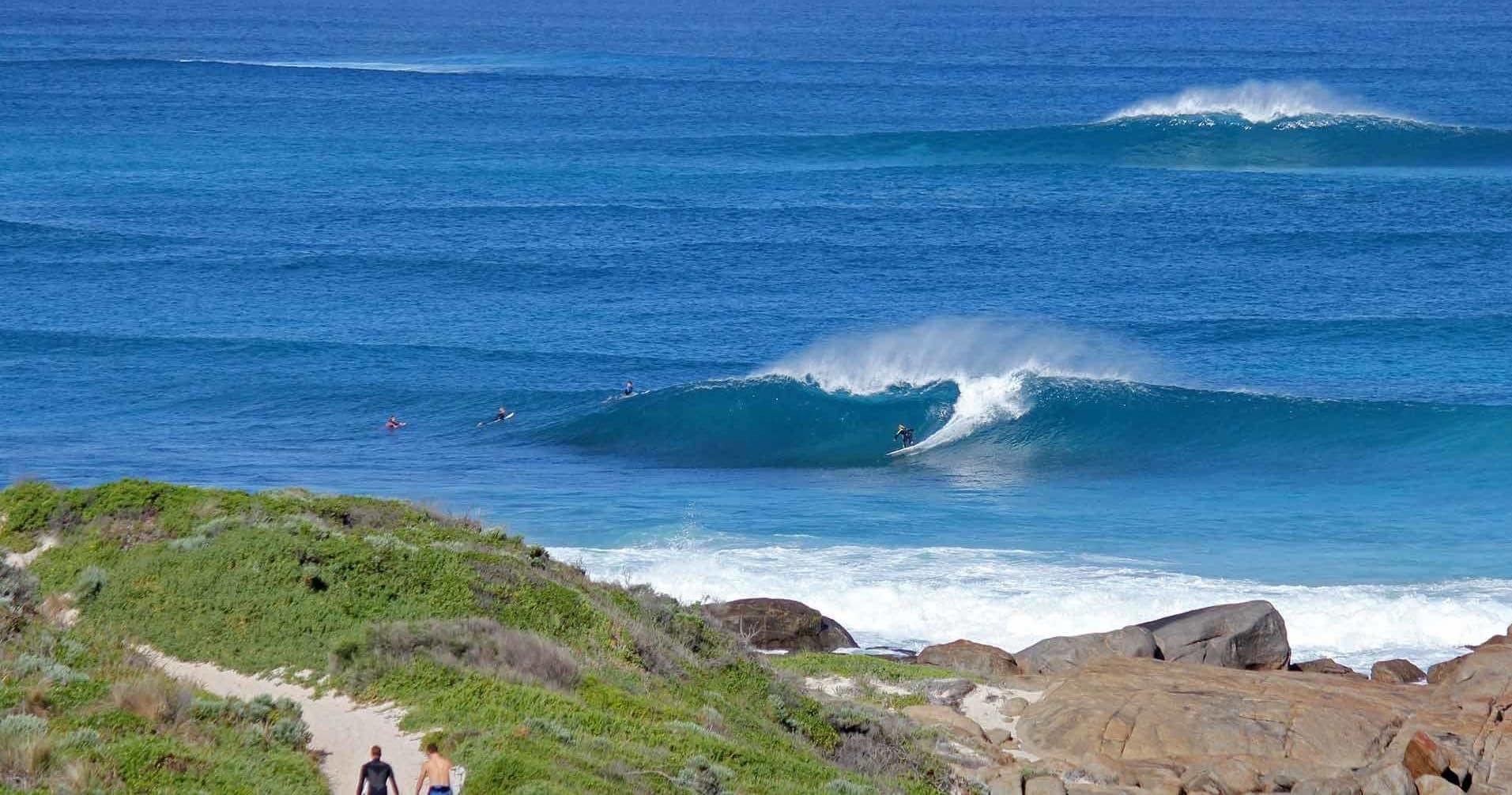 Scenic surf breaks and coastal waves at Margaret River