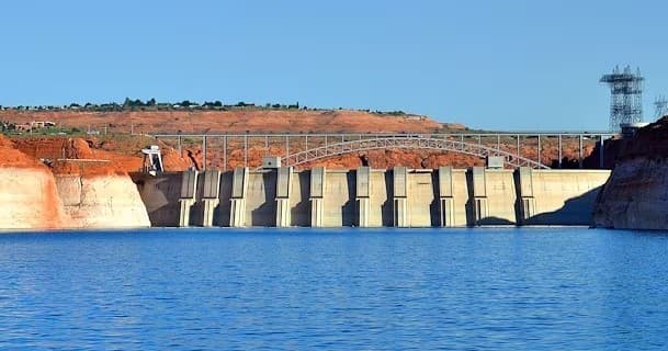 Scenic Dam Boat Tour at Lake Powell Resort