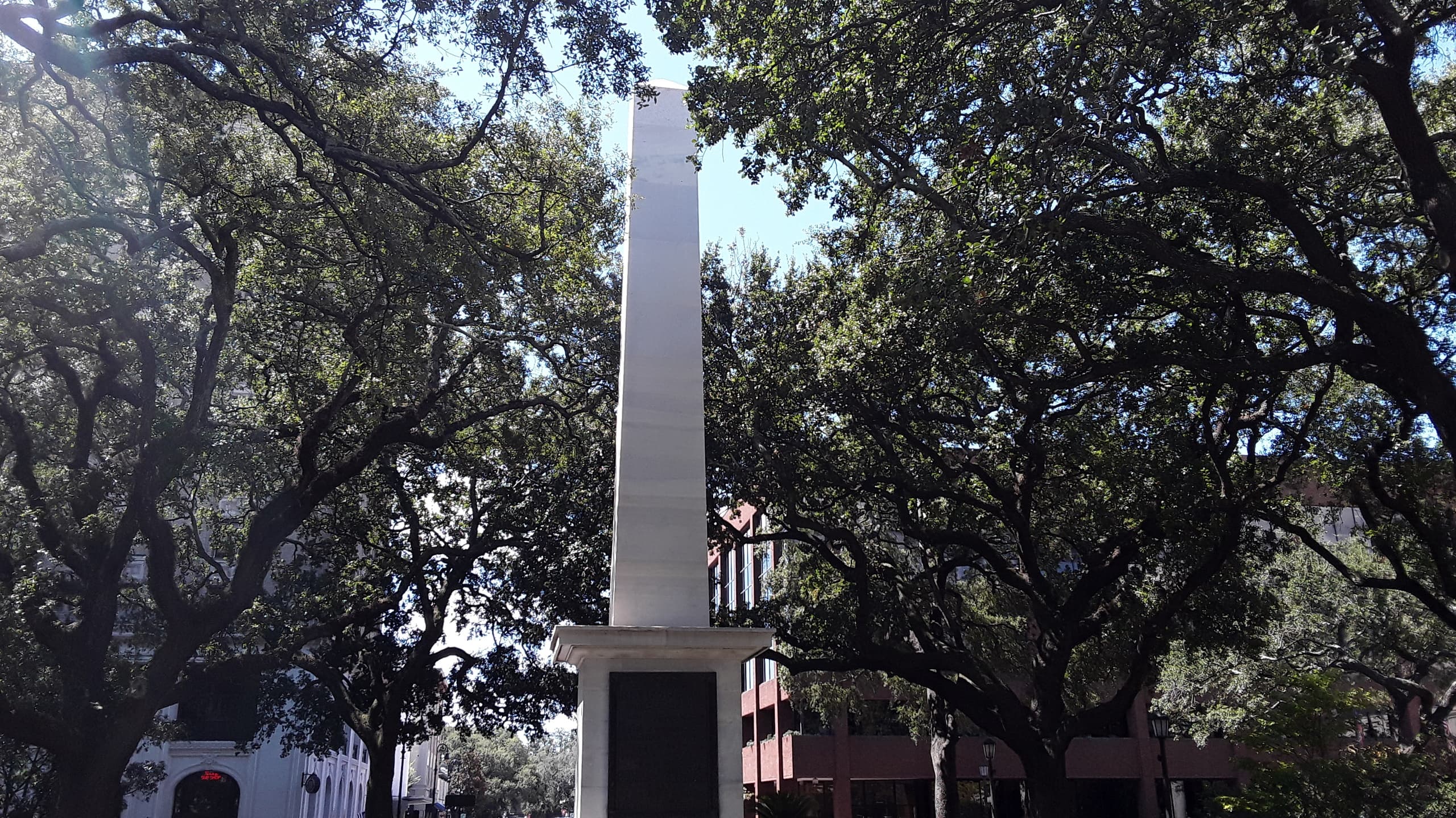 Explore Savannah on a Charming 2-Hour City Stroll: History, Architecture & Culture