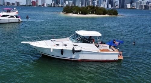 Biscayne Bay Yacht Tours with 100 Miami Luxury Rentals