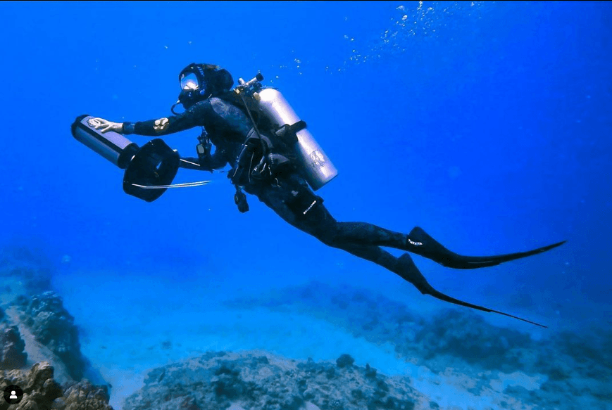 Snorkel & Dive with Hawaii Dive Center's DPV Specialty