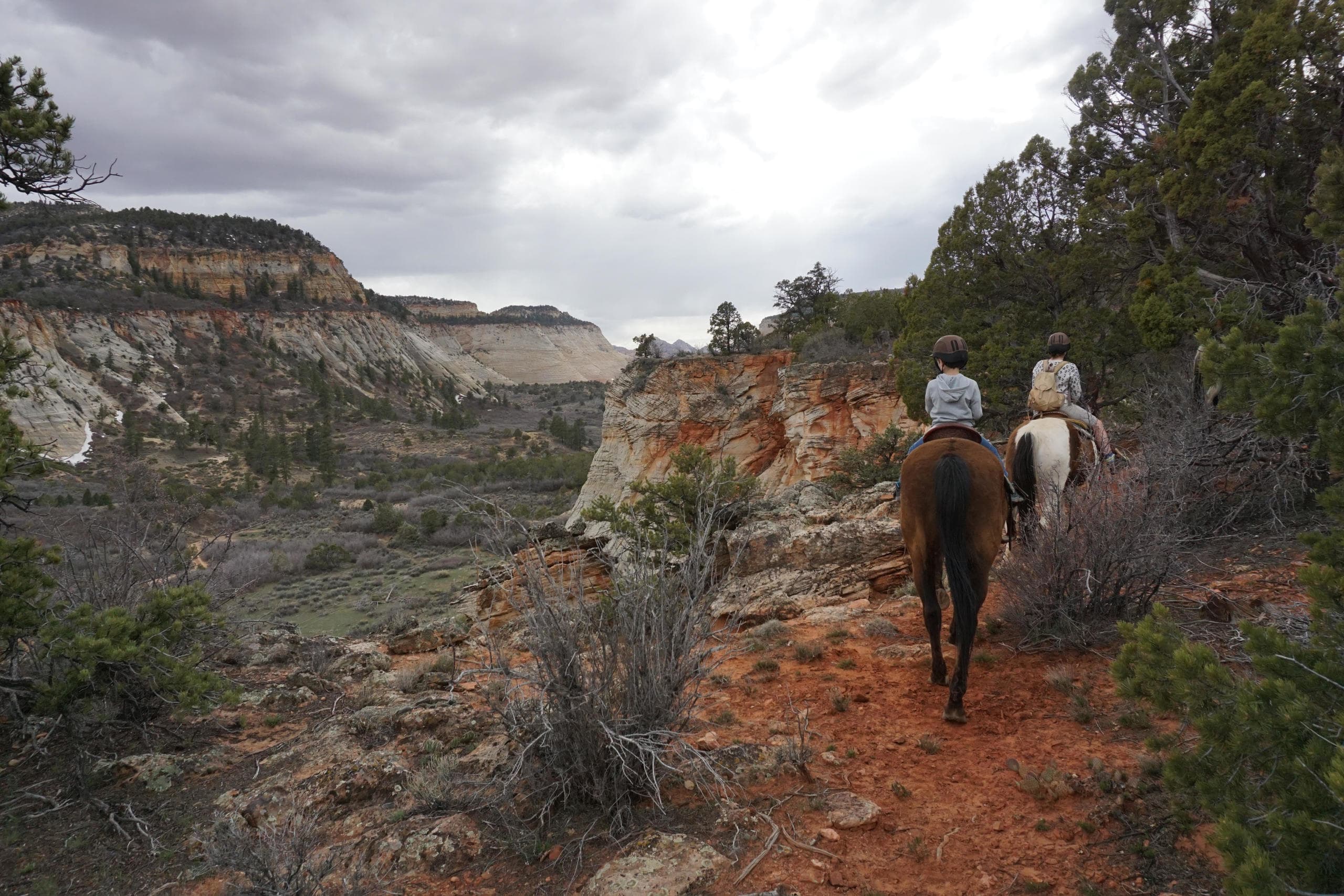 The Viewside Ride: Scenic Trail Adventures in Mount Carmel, Utah