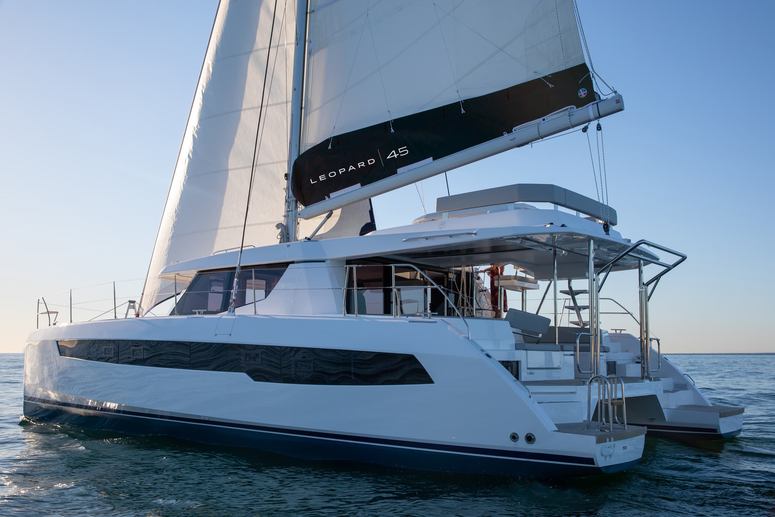 Williwaw Leopard 45: Private Multi-Day Charter in Edgewater