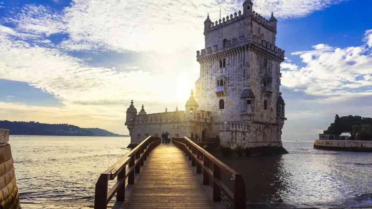 Private Land Rover Tour of Lisbon: Belem, Tagus River and Hilltop Viewpoints photo 1
