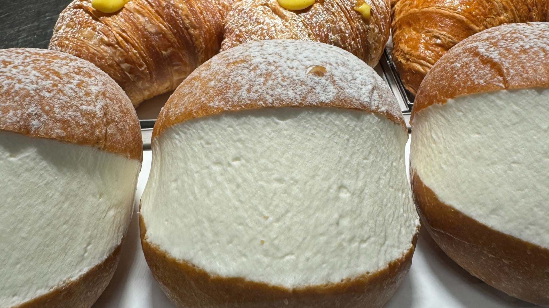Roman Breakfast Tour: Taste Maritozzo, Cornetto & Moka in Piazza Mincio
