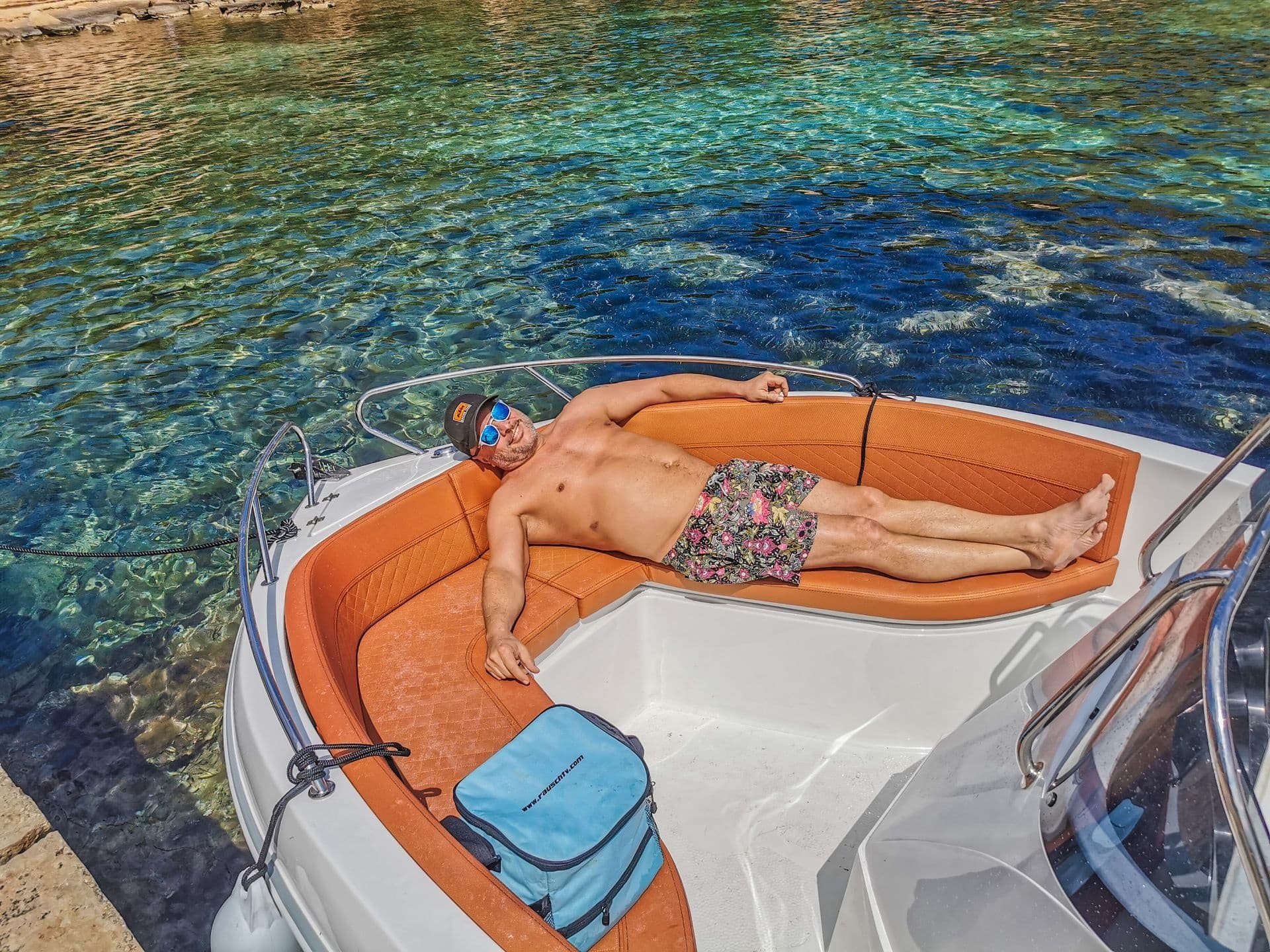 Hidden Coves and Seabobs: Private 3-Hour All-Inclusive Boat Trip from Can Picafort