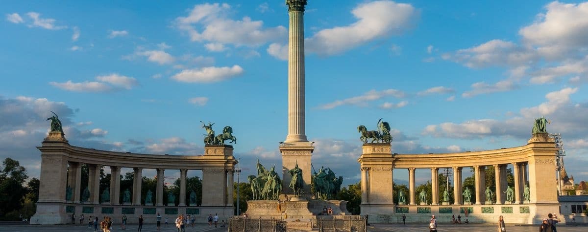 Imperial Budapest Private Tour by The Original Budapest Scooter Tour