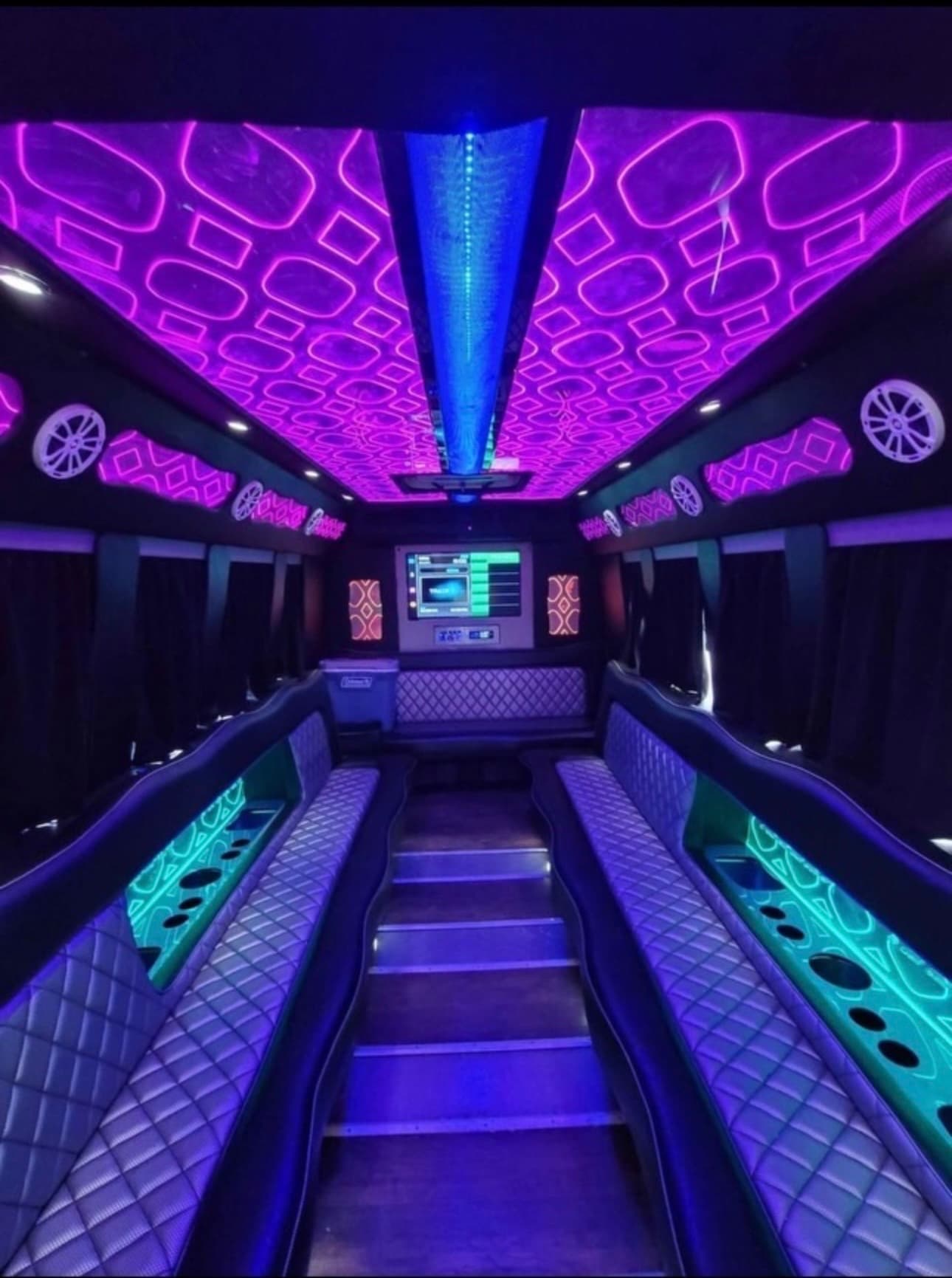 Crank Up the Fun on Austin’s Ultimate 20-Passenger Party Bus