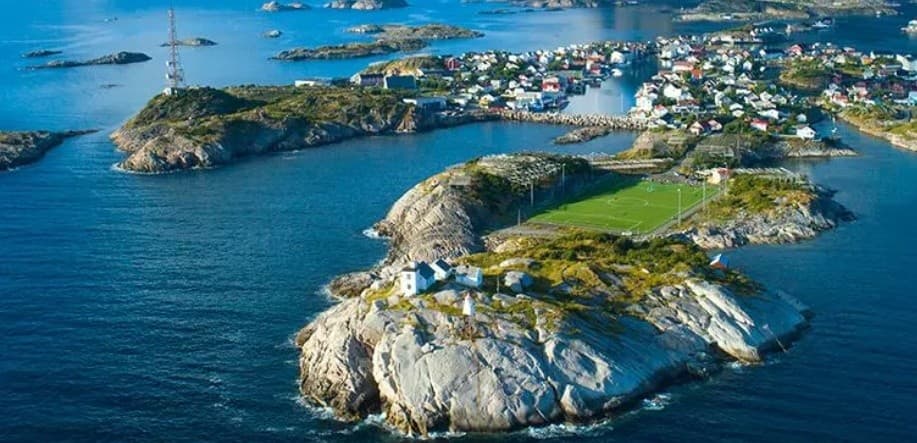 Lofoten Hidden Islands & Coastal Villages: Henningsvær & Skrova Day Cruise from Svolvær