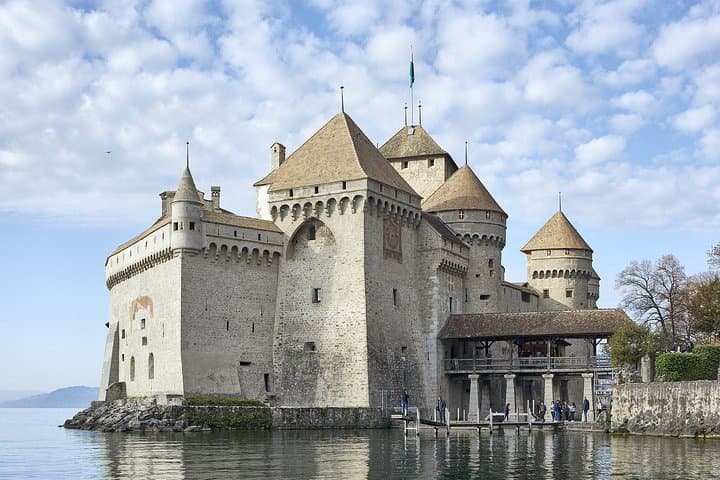 Chillon Castle Montreux: Visitor Guide & Entrance Ticket