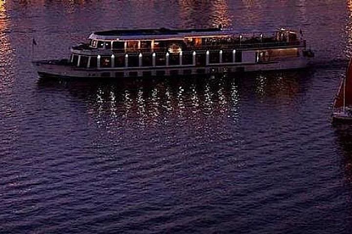 Giza Pyramids Day Tour with Evening Nile Dinner Cruise photo 2