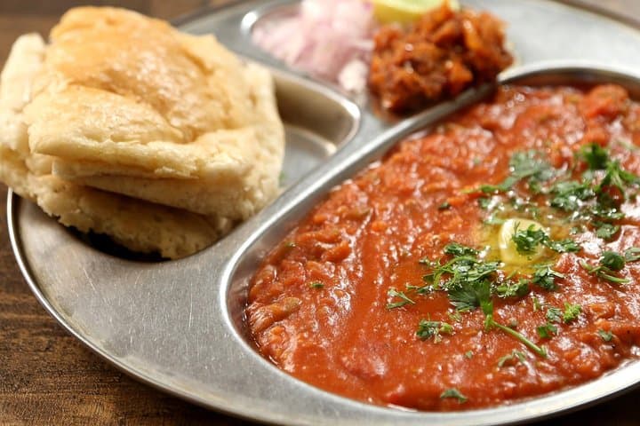 Mumbai Shore Food Tour: Colaba Culinary Walk and Historic Sights