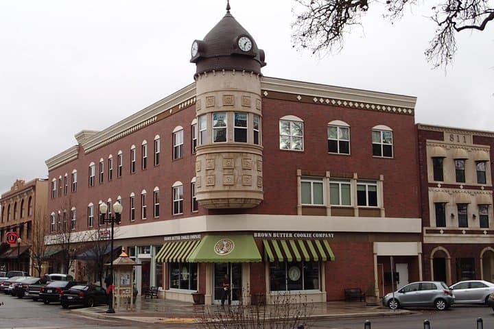 Paso Robles Urban Scavenger Hunt: 2-Hour Historic Downtown Challenge