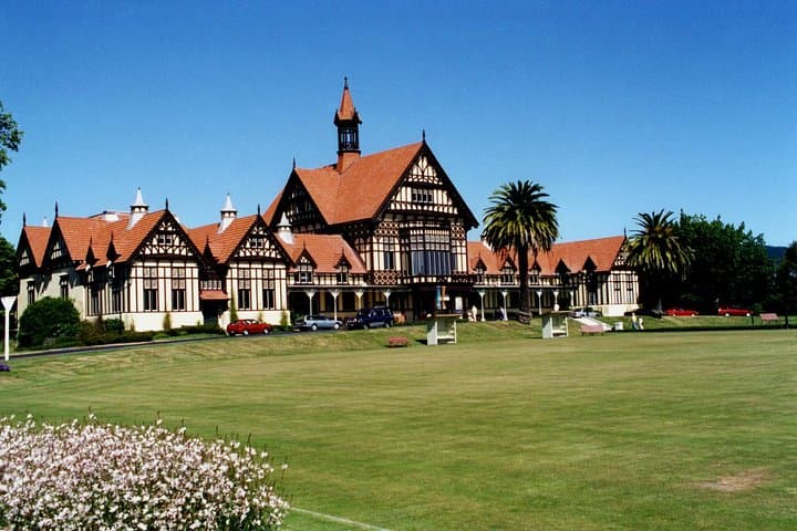 Auckland to Rotorua & Waitomo Glowworm Caves: Private Day Tour