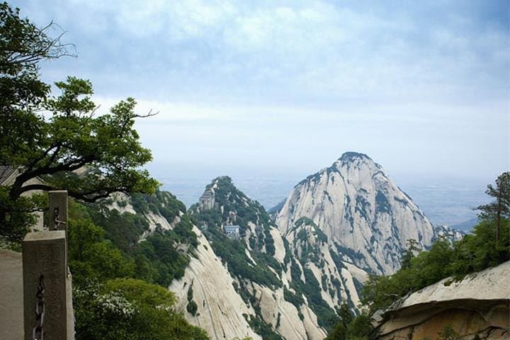 Xi'an 2-Day Adventure: Huashan Hike & Terracotta Warriors Private Tour photo 3