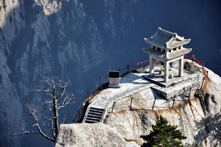 Huashan Private Day Tour from Xi'an — Cable Car Hike & Local Snack Banquet photo 4
