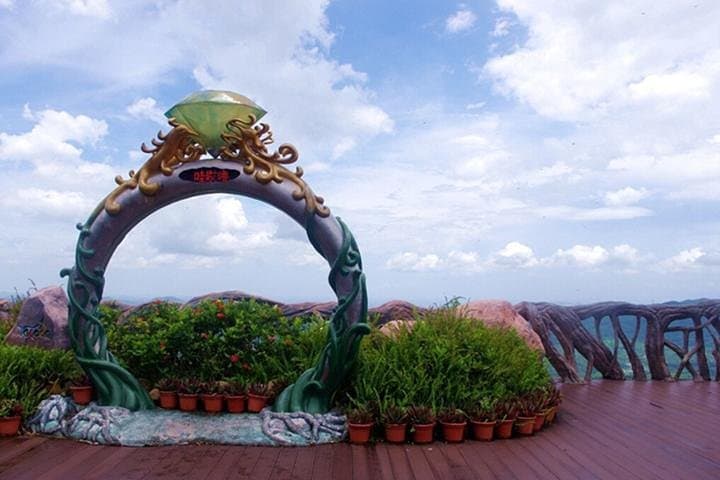 Yanoda Rainforest & Li Minority Day Tour — Sanya’s Tropical Walk and Cultural Showcase