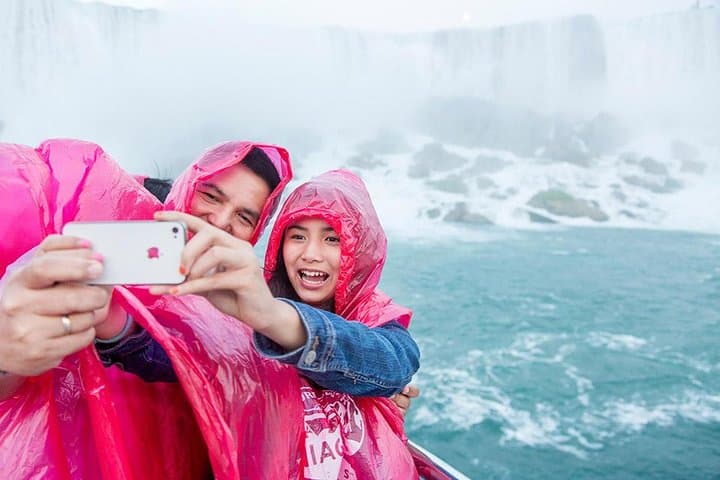 Niagara Falls Full-Day Tour from Mississauga — Table Rock, Whirlpool & Winery