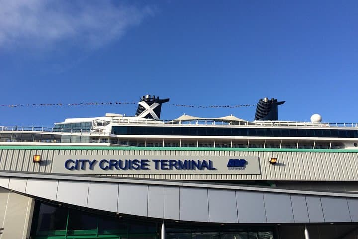Private Port Arrival Transfer: Southampton Cruise Terminals to Gatwick Airport — Meet & Greet Chauffeur photo 2