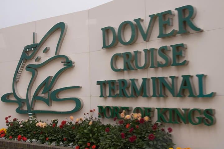 Private Transfer from Dover Cruise Terminals to Heathrow Airport photo 2