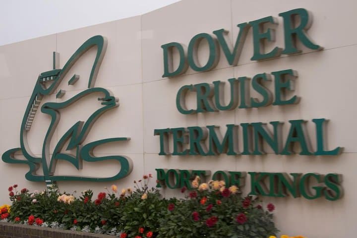 Private Transfer: Dover Cruise Terminals to Heathrow Airport — Door-to-Terminal Sedan & Van