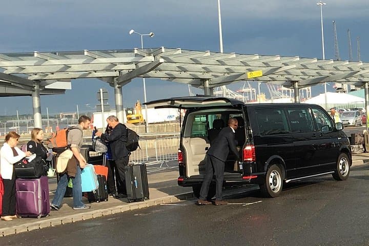 Southampton Cruise-to-Heathrow Shared Transfer — Door-to-Door Shared Ride to London photo 1