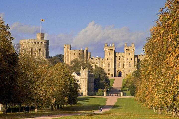 Southampton to London Transfer with Windsor Castle Visit photo 3