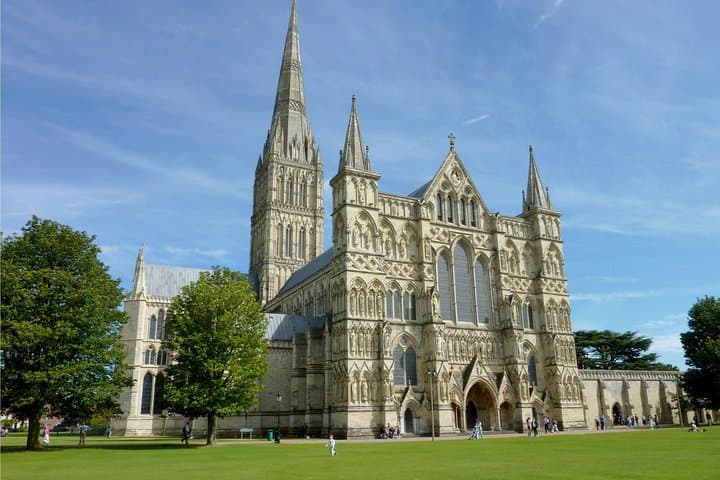 Stonehenge & Salisbury Transfer from Southampton to London — Private Sightseeing Stopover photo 3