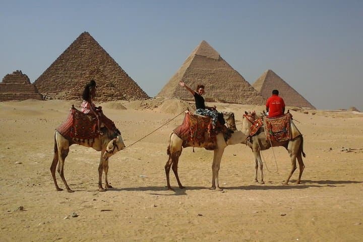 Full-Day Giza Pyramids, Egyptian Museum & Khan El-Khalili Bazaar Tour photo 3