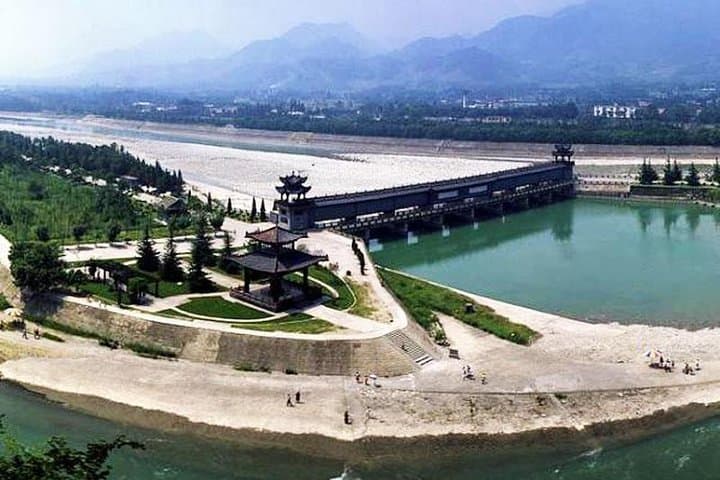 Mount Qingcheng & Dujiangyan Dam Day Trip from Chengdu — Taoist Peaks and Ancient Irrigation