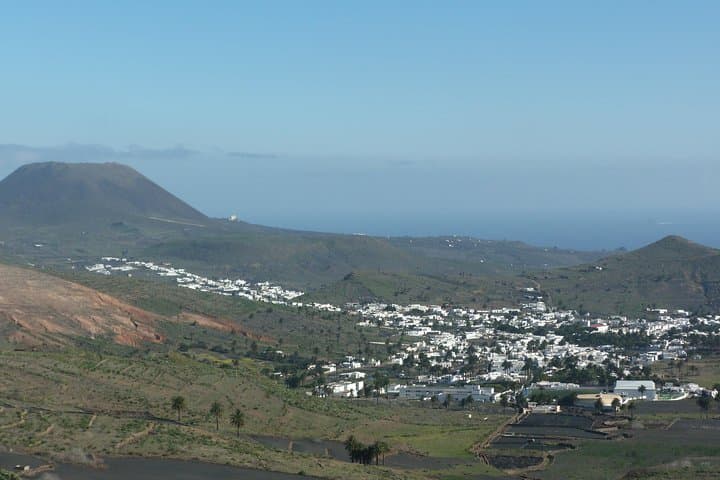 Northern Cliffs & Valleys Hiking Tour in Lanzarote — Haria, La Graciosa Views photo 3
