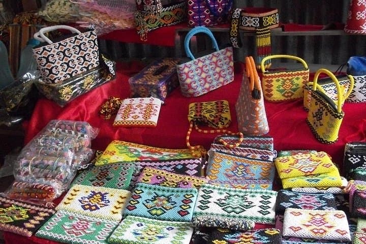 Serikin Market & Fairy Wind Cave: Weekend Border Market and Cave Walk from Kuching