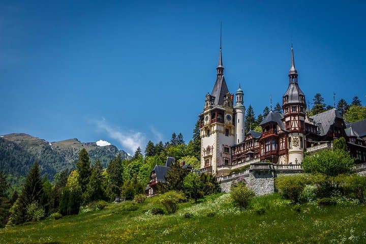 Bucegi Day Hike and Peleș Castle: Private Day Trip from Bucharest