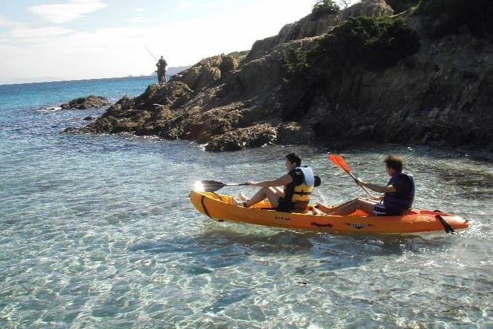 Paddle La Ciotat: Private Kayak Rental to Ile Verte, Bec de l'Aigle & Calanque du Mugel photo 2