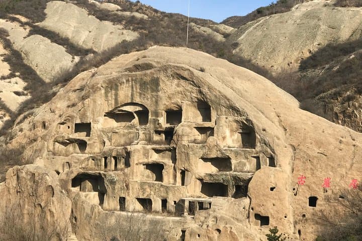 Badaling Great Wall and Guyaju Caves Private Day Tour from Beijing