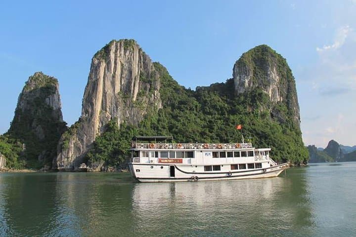3-Day Halong Bay Party Cruise: Kayaking, Beaches & DJ Nights