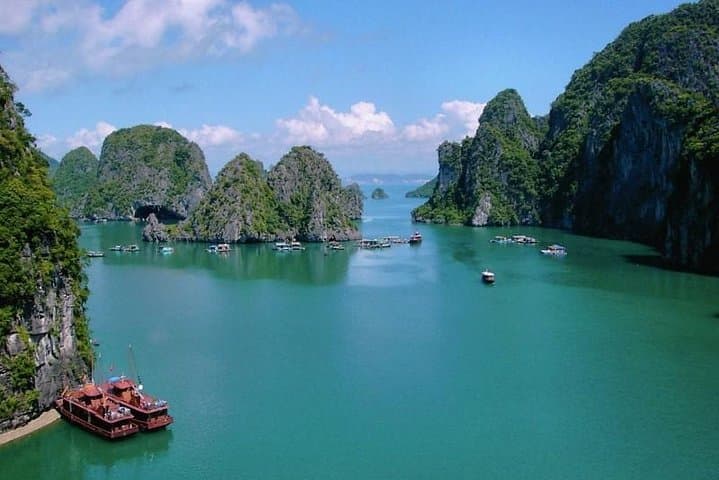 3-Day Halong Bay Party Cruise: Kayaking, Beaches & DJ Nights photo 2
