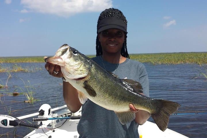 Lake Okeechobee Bass Fishing Charter from Fort Myers — Guided Trip to Catch Trophy Largemouth photo 3
