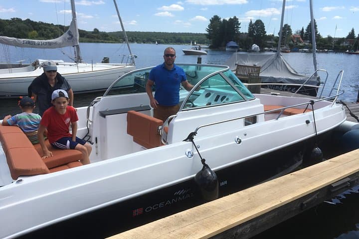 Private Wannsee Boat Tour from Berlin: 3–4 Hour Lakes & Havel Cruise