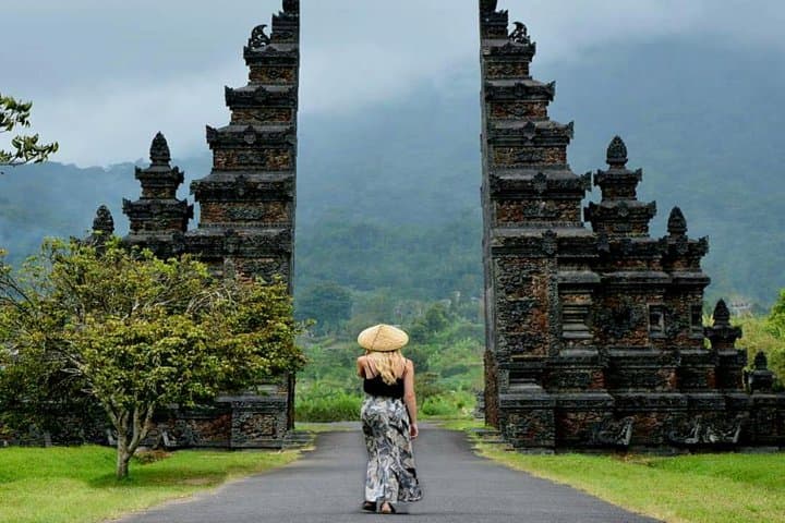 Private Bali Scenic Tour: Handara Gate, Ulun Danu & Jatiluwih Rice Terraces photo 4