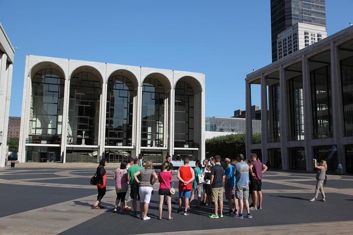 Efficient NYC Coach Tour: 4-Hour Manhattan Highlights by Van
