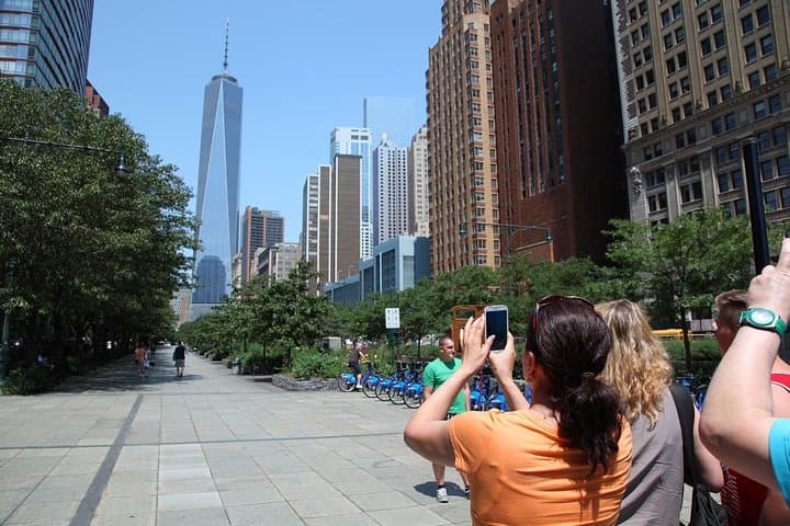 Efficient NYC Coach Tour: 4-Hour Manhattan Highlights by Van photo 3