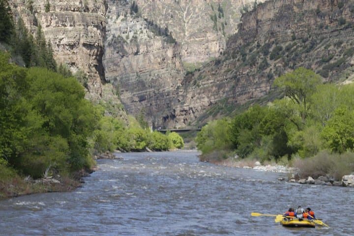 Glenwood Springs Short and Mild Rafting Trip — Family-Friendly Colorado River Float photo 1