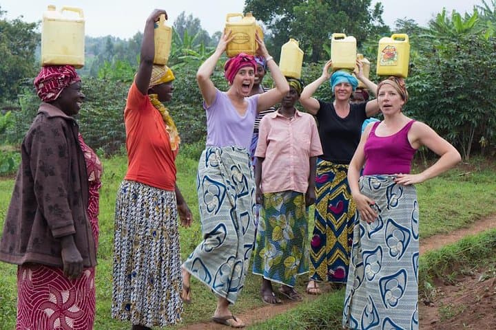 Make Traditional Rwandan Banana Juice (Urwagwa) With a Local Community